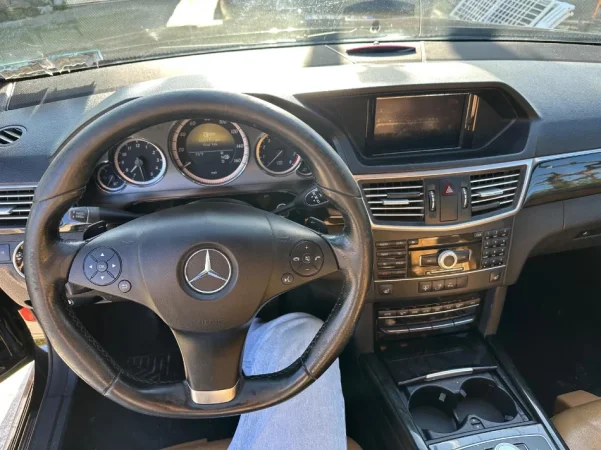Shqiperi, shitet makine Mercedez-Benz Benzin+Gaz, e zeze automatik Kondicioner 200 km 5.000 €