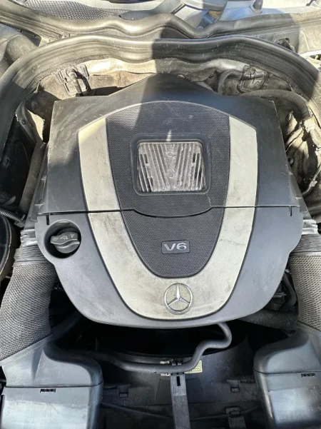 Shqiperi, shitet makine Mercedez-Benz Benzin+Gaz, e zeze automatik Kondicioner 200 km 5.000 €