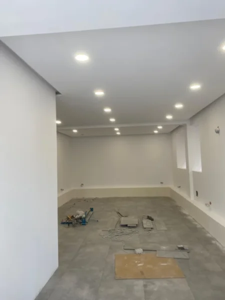 Tirane, jepet me qera ambjent biznesi Kati 0, 300 m² 8.000 € (Blloku)
