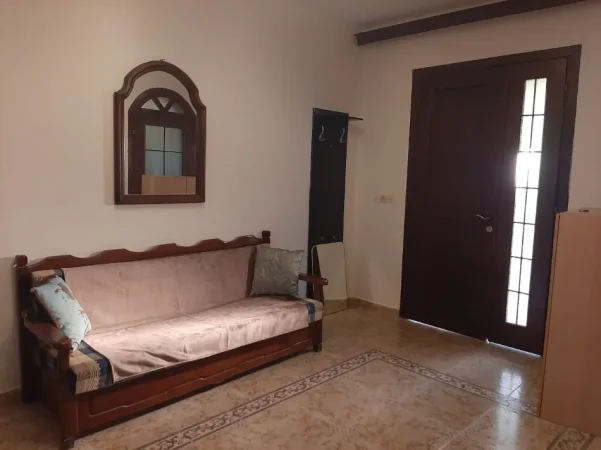 Tirane, jepet me qera shtepi 2+1 Kati 0, 100 m² 450 € (qytet studenti)