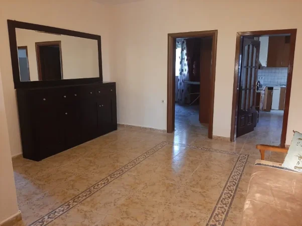 Tirane, jepet me qera shtepi 2+1 Kati 0, 100 m² 450 € (qytet studenti)