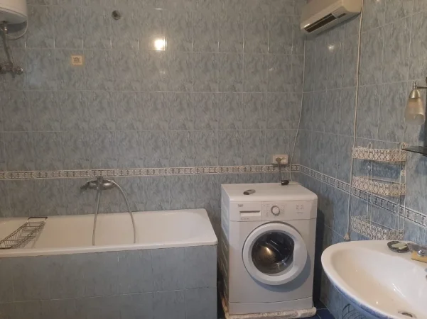Tirane, jepet me qera shtepi 2+1 Kati 0, 100 m² 450 € (qytet studenti)