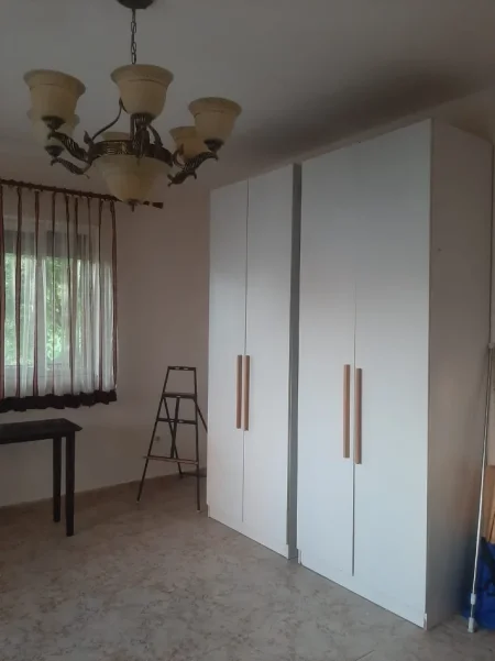 Tirane, jepet me qera shtepi 2+1 Kati 0, 100 m² 450 € (qytet studenti)
