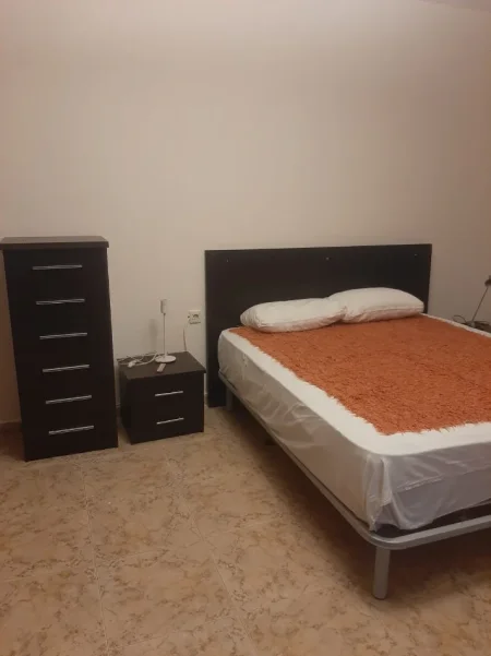Tirane, jepet me qera shtepi 2+1 Kati 0, 100 m² 450 € (qytet studenti)