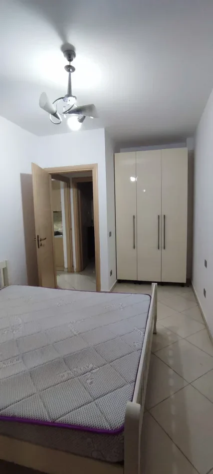 Tirane, jepet me qera Apartament 1+1 Kati 4, 60 m² 430 € (Kompleksi Tower Bridge, Rruga Dibrës, Tiranë)