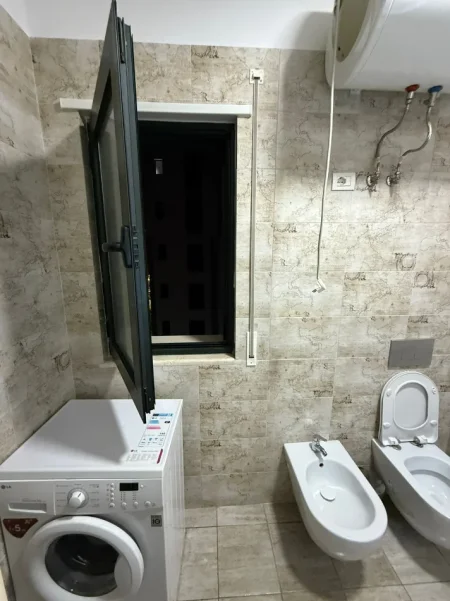 Tirane, jepet me qera apartament 1+1+Ballkon Kati 3, 70 m² 500 € (Green City Astir)
