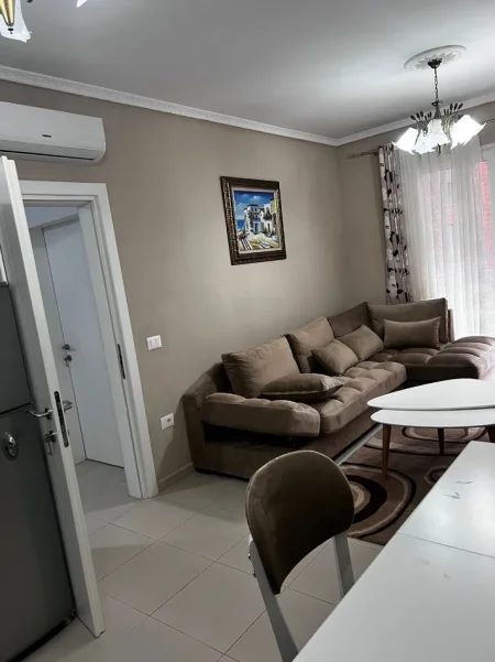 Tirane, jepet me qera apartament 1+1+Ballkon Kati 3, 70 m² 500 € (Green City Astir)