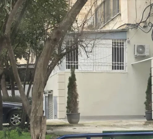 Tirane, jepet me qera ambjent biznesi Kati 1, 75 m² 700 € (Vasil Shanto)