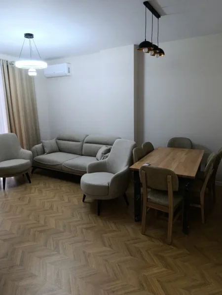 Tirane, jepet me qera apartament 2+1 Kati 3, 90 m² 700 € (Rruga Petro Nini Luarasi)