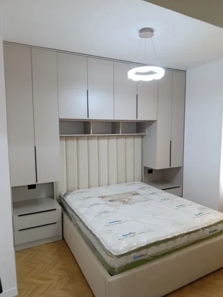 Tirane, jepet me qera apartament 2+1 Kati 3, 90 m² 700 € (Rruga Petro Nini Luarasi)