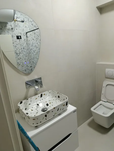 Tirane, jepet me qera apartament 2+1 Kati 3, 90 m² 700 € (Rruga Petro Nini Luarasi)