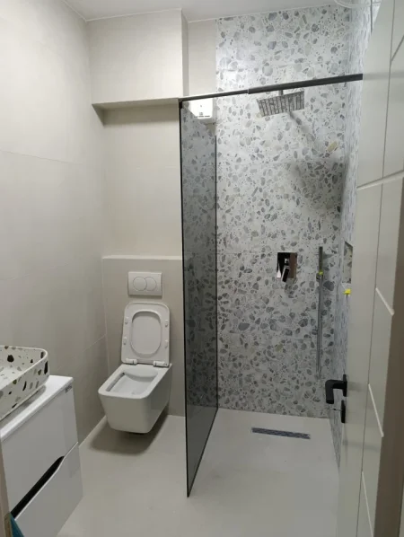Tirane, jepet me qera apartament 2+1 Kati 3, 90 m² 700 € (Rruga Petro Nini Luarasi)