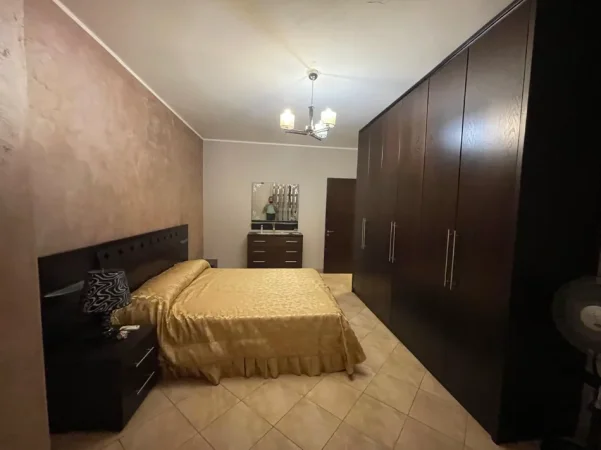 Tirane, jepet me qera Apartament 2+1+2 Tualete,, Kati 6, 120 m2 ,Çmimi 700 €, në Xhamllik,Tiranë.