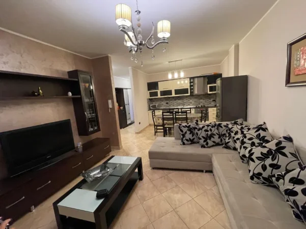 Tirane, jepet me qera Apartament 2+1+2 Tualete,, Kati 6, 120 m2 ,Çmimi 700 €, në Xhamllik,Tiranë.