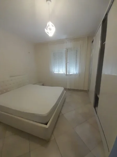 Tirane, jepet me qera Apartament 2+1+Ballkon Kati 3, 90 m², Çmimi 60.000 Lekë të Reja,(Pranë Kishës ,Don Bosko ,Tiranë)