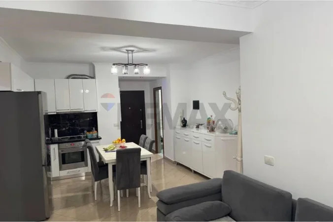 Tirane, shitet apartament 3+1 Kati 3, 112 m² 185.000 € (Astir, Prane Kafe Harli)