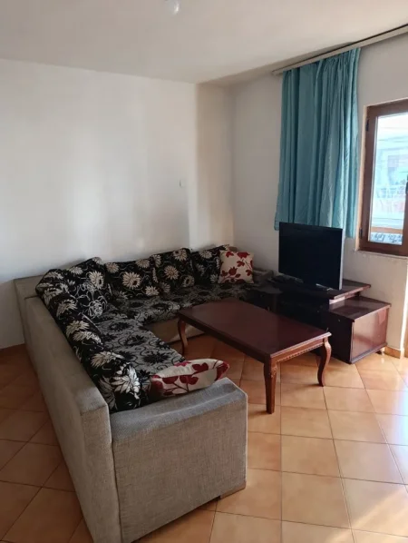 Tirane, jepet me qera apartament 1+1 Kati 2, 70 m² 350 € (Rruga Njazi Meka)