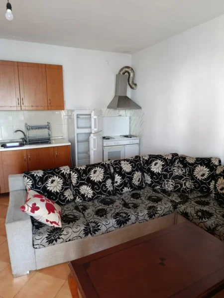 Tirane, jepet me qera apartament 1+1 Kati 2, 70 m² 350 € (Rruga Njazi Meka)