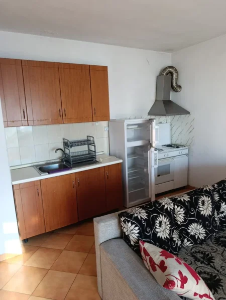Tirane, jepet me qera apartament 1+1 Kati 2, 70 m² 350 € (Rruga Njazi Meka)