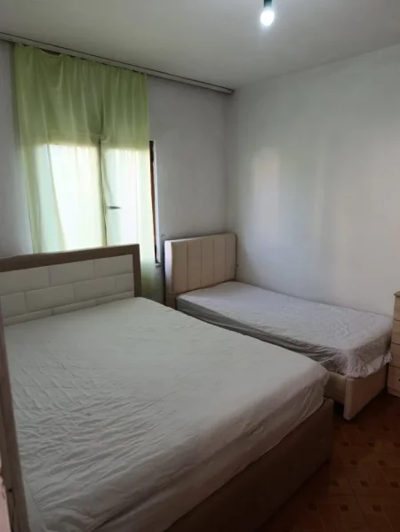 Tirane, jepet me qera apartament 1+1 Kati 2, 70 m² 350 € (Rruga Njazi Meka)