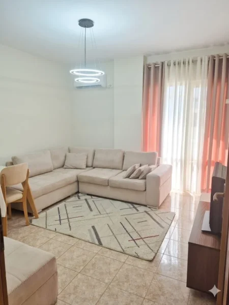 Tirane, jepet me qera apartament 1+1 Kati 5, 65 m² 450 € (Rruga Shkelqim Fusha)