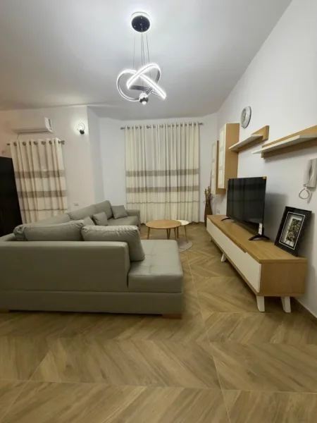 Tirane, jepet me qera apartament 1+1 Kati 1, 65 m² 450 € (Selitë)