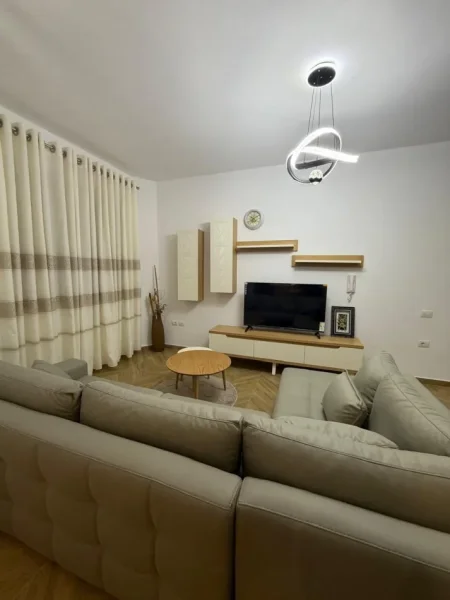 Tirane, jepet me qera apartament 1+1 Kati 1, 65 m² 450 € (Selitë)
