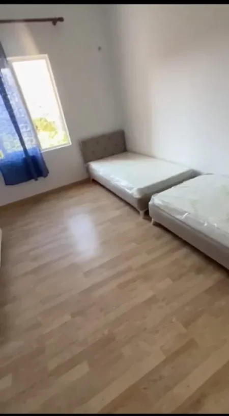 Tirane, jepet me qera apartament 1+1 Kati 2, 50 m² 300 € (Don Bosko)