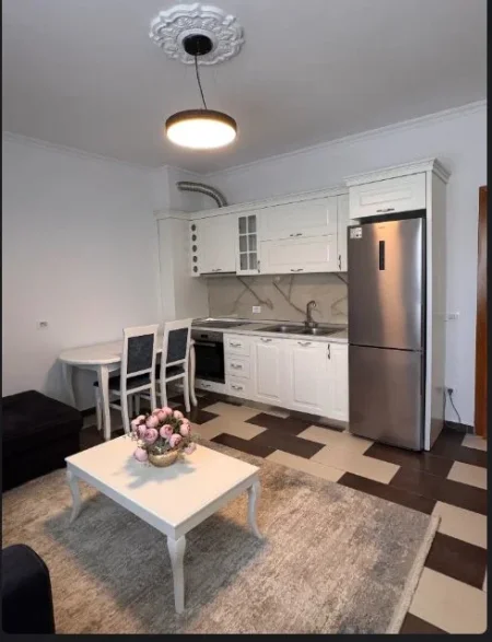 Tirane, jepet me qera apartament 1+1 Kati 4, 60 m² 370 € (Fresku)