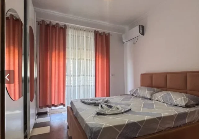 Tirane, jepet me qera apartament 1+1 Kati 4, 60 m² 370 € (Fresku)