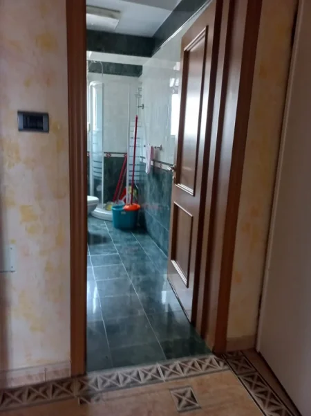 Tirane, jepet me qera apartament 2+1+Aneks+Ballkon Kati 3, 80 m² 60.000 € 