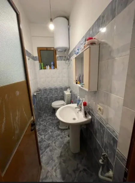 Tirane, jepet me qera apartament 1+1 Kati 1, 55 m² 400 € (Don Bosko)
