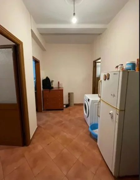 Tirane, jepet me qera apartament 1+1 Kati 1, 55 m² 400 € (Don Bosko)