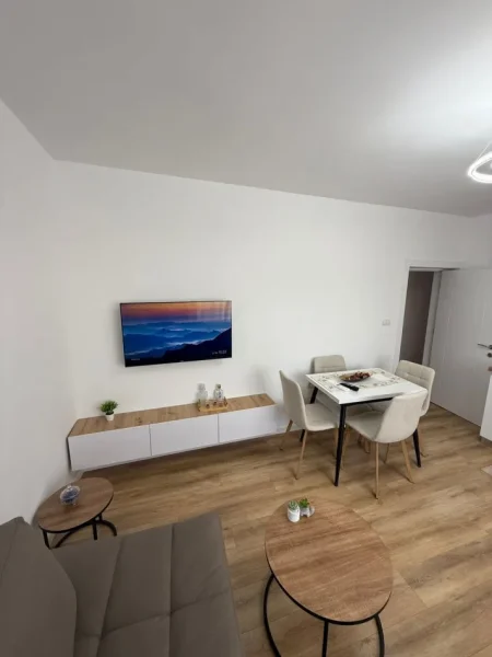 Tirane, jepet me qera apartament 1+1 Kati 3, 60 m² 700 € (Qender)