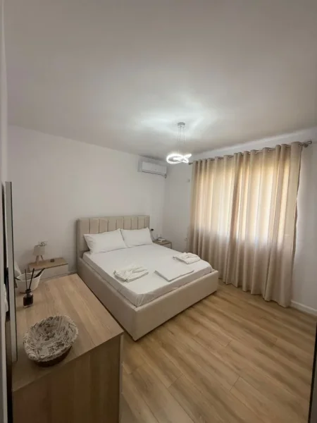 Tirane, jepet me qera apartament 1+1 Kati 3, 60 m² 700 € (Qender)