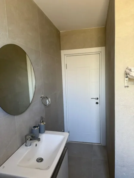 Tirane, jepet me qera apartament 1+1 Kati 3, 60 m² 700 € (Qender)