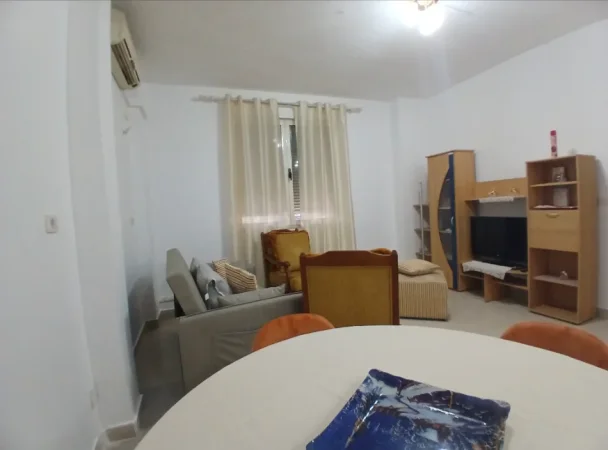 Tirane, jepet me qera apartament 1+1 Kati 1, 50 m² 500 € (Don bosko)