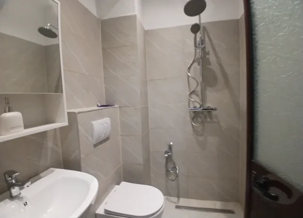 Tirane, jepet me qera apartament 1+1 Kati 1, 50 m² 500 € (Don bosko)