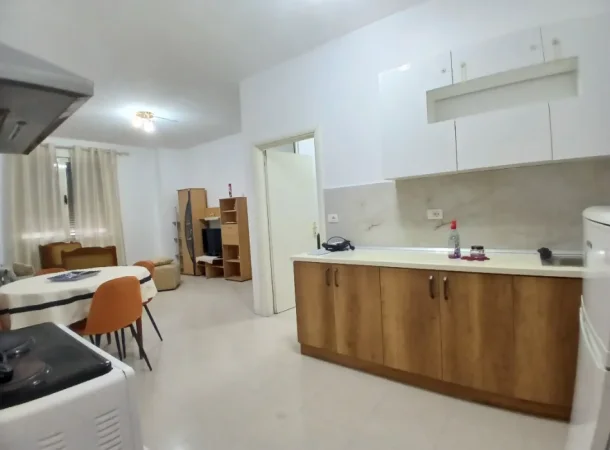 Tirane, jepet me qera apartament 1+1 Kati 1, 50 m² 500 € (Don bosko)