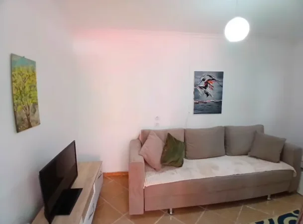 Tirane, jepet me qera apartament 1+1 Kati 1, 60 m² 400 € (21 dhjetor)