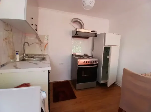Tirane, jepet me qera apartament 1+1 Kati 1, 60 m² 400 € (21 dhjetor)