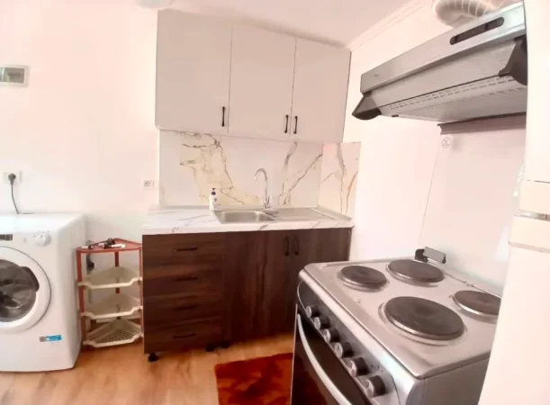 Tirane, jepet me qera apartament 1+1 Kati 1, 60 m² 400 € (21 dhjetor)