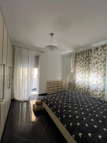 Tirane, jepet me qera apartament 2+1+Ballkon Kati 2, 103 m² 500 € (Muhamet deliu)