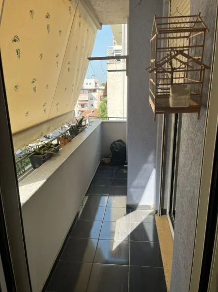 Tirane, jepet me qera apartament 2+1+Ballkon Kati 2, 103 m² 500 € (Muhamet deliu)