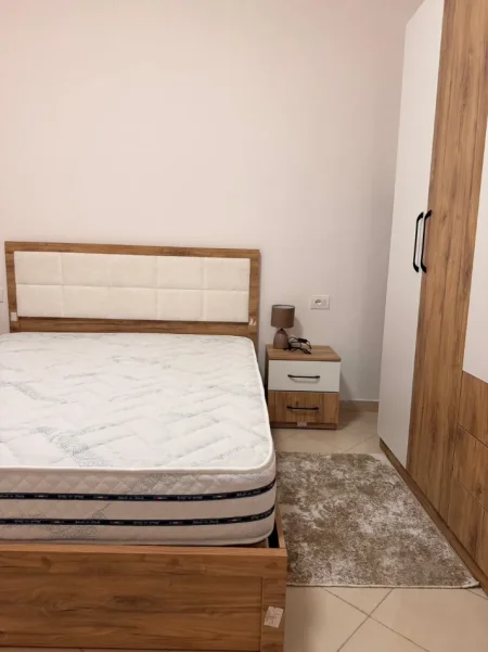 Tirane, jepet me qera apartament 2+1+Ballkon Kati 7, 100 m² 500 € (Yzberisht prane kmy-se)