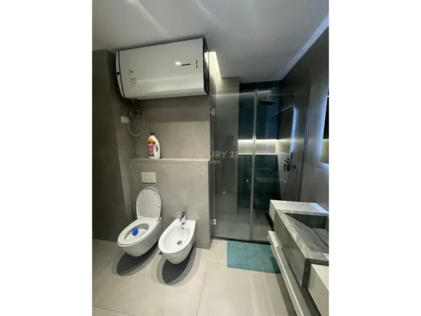 Tirane, jepet me qera apartament 1+1 Kati 1, 70 m² 700 € (Komuna e Parisit Action143901)