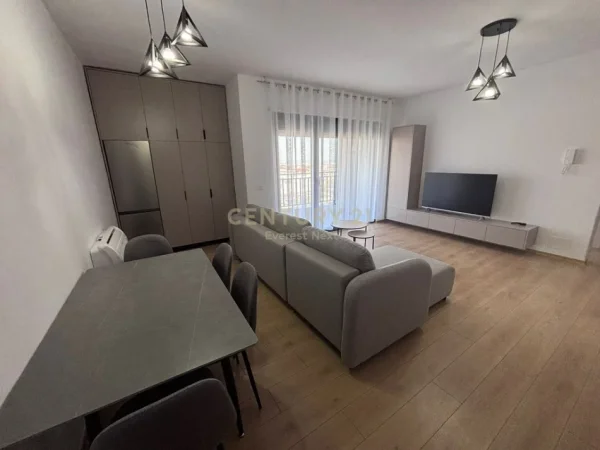 Tirane, jepet me qera apartament 1+1 Kati 4, 79 m² 600 € (Bulevardi i Ri NEXT143871)