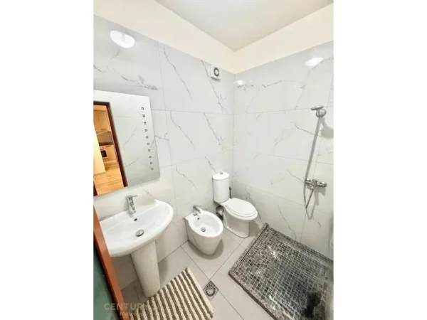 Tirane, jepet me qera apartament 1+1 Kati 2, 75 m² 650 € (Kopshti Zoologjik Metropol143849)
