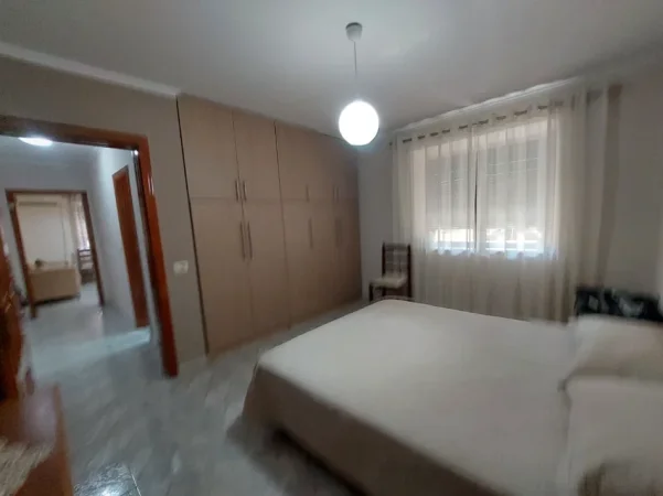 Tirane, jepet me qera apartament 1+1+Ballkon Kati 3, 64 m² 500 € (Rruga e Elbasanit)