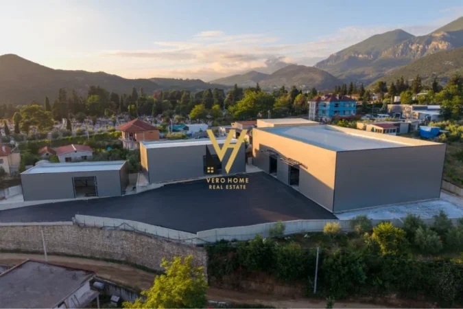 Tirane, jepet me qera magazine Kati 0, 5.500 m² 15.800 € (TUFINE)